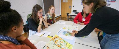 Een workshop waarin deelnemers Levend Landschap als methode testen (foto: Toni Klemm/ZALF)
