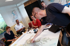 Bertram tijdens het ontwerpproces. Bertram tijdens het ontwerpproces.