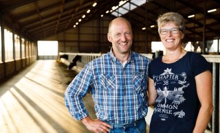 Jan en Hanneke Groen nemen samen met hun dochter Hanneke deel aan de praktijkpilot Koe en Eiwit. 