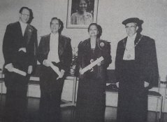 Prof. dr. Gelia T. Castillo nadat zij een eredoctoraat van de WU ontving op de Dies Natalis op 9 maart 1983, samen met Rector Prof. dr. C.C. Oosterlee en de twee andere eredoctoren H. de Bakker en J. Gremmen. Bron: Wagenings Hogeschoolblad 11 maart 1983, p. 4; fotograaf: Rein Heij Prof. dr. Gelia T. Castillo nadat zij een eredoctoraat van de WU ontving op de Dies Natalis op 9 maart 1983, samen met Rector Prof. dr. C.C. Oosterlee en de twee andere eredoctoren H. de Bakker en J. Gremmen. Bron: Wagenings Hogeschoolblad 11 maart 1983, p. 4; fotograaf: Rein Heij