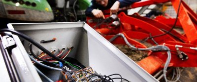 Bram Veldhuisen sleutelt aan smart implement.