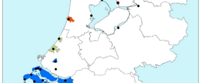 Figuur 1: de zes visserijregio’s weergegeven op de kaart van Nederland (Quijrijns et al, 2019). De zwarte stippen zijn visserijdorpen.