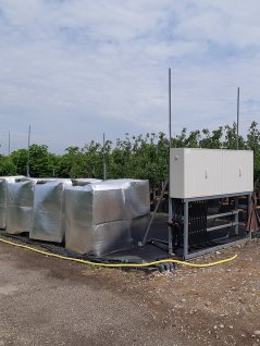 De tanks en installatie voor het irrigeren met (extra) gezuiverd rioolwater. Foto: WUR.